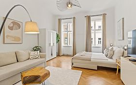 Cozy Vienna Apartments - 4 Min U6 Josefstaedterstrasse